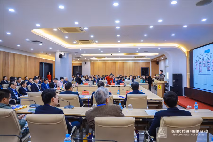 Phiên toàn thể Hội thảo Quốc gia lần thứ XXV "Một số vấn đề chọn lọc của Công nghệ thông tin và Truyền thông" (VNICT 2022)