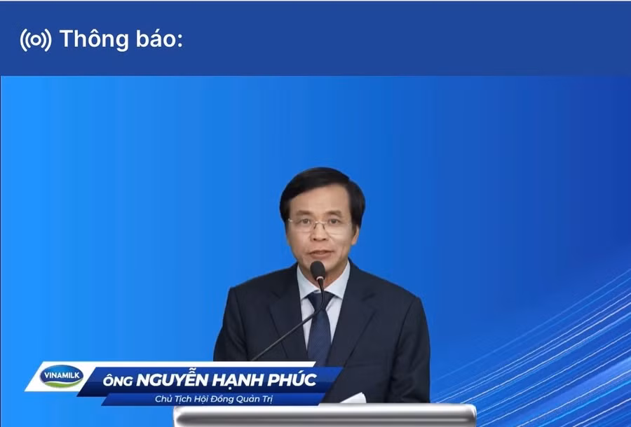 Ông Nguyễn Hạnh Phúc, Chủ tịch HĐQT Vinamilk báo cáo các nội dung quản trị công ty.