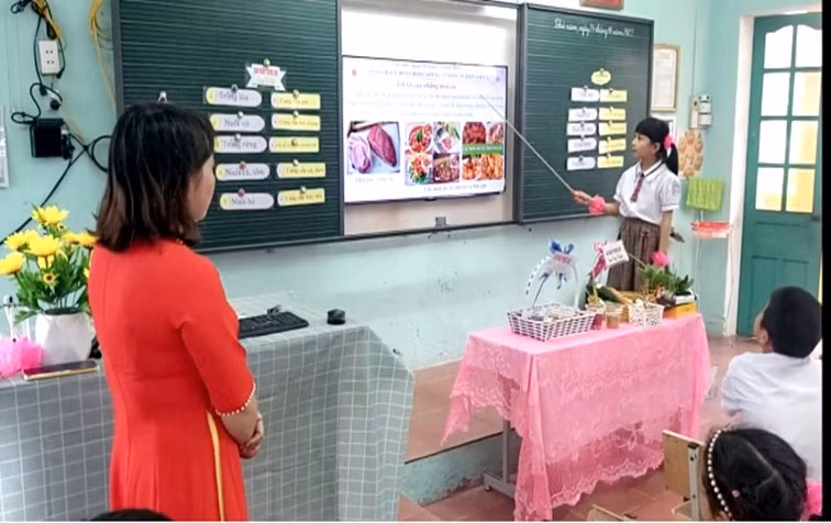 Tiết học giáo dục STEM, lồng ghép học thông qua chơi của các em học sinh lớp 3B – TrườngTiểu học Quang Trung. Tiết học giáo dục STEM, lồng ghép học thông qua chơi của các em học sinh lớp 3B – TrườngTiểu học Quang Trung.
