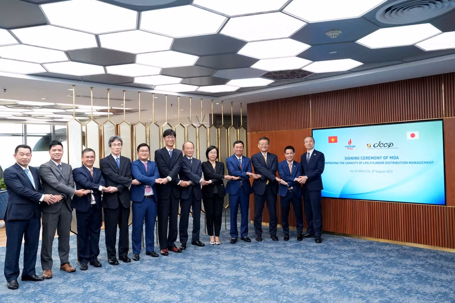 Thể hiện quyết tâm tiếp tục nhiều dự án hợp tác nhằm chuyển đổi mạnh mẽ công nghiệp khí Việt Nam theo hướng hiện đại hóa. Thể hiện quyết tâm tiếp tục nhiều dự án hợp tác nhằm chuyển đổi mạnh mẽ công nghiệp khí Việt Nam theo hướng hiện đại hóa.