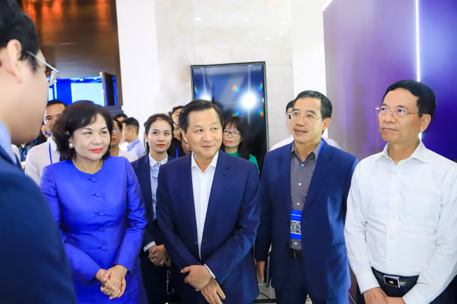 Phó Thủ tướng Chính phủ, Bộ trưởng Bộ Thông tin và Truyền thông, Thống đốc Ngân hàng Nhà nước Việt Nam và Chủ tịch HĐQT MB tại sự kiện