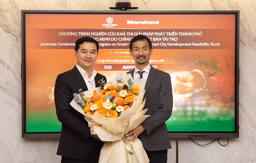 Ông Trương Văn Việt - Phó Chủ tịch HĐQT Tập đoàn Hưng Thịnh (bên trái) và ông Masato Tachibana, đại diện Tập đoàn Marubeni tại buổi khởi động Chương trình nghiên cứu khả thi ngày 7/12/2022. Ông Trương Văn Việt - Phó Chủ tịch HĐQT Tập đoàn Hưng Thịnh (bên trái) và ông Masato Tachibana, đại diện Tập đoàn Marubeni tại buổi khởi động Chương trình nghiên cứu khả thi ngày 7/12/2022.