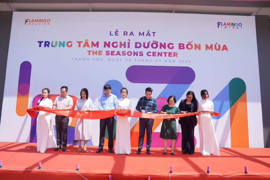 Đại diện Tập đoàn Flamingo tham gia lễ cắt băng khánh thành, ra mắt Trung tâm Nghỉ dưỡng Bốn Mùa - The Seasons Center Đại diện Tập đoàn Flamingo tham gia lễ cắt băng khánh thành, ra mắt Trung tâm Nghỉ dưỡng Bốn Mùa - The Seasons Center