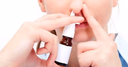 Lạm dụng thuốc xịt mũi làm tăng nguy cơ viêm xoang diễn tiến nặng.