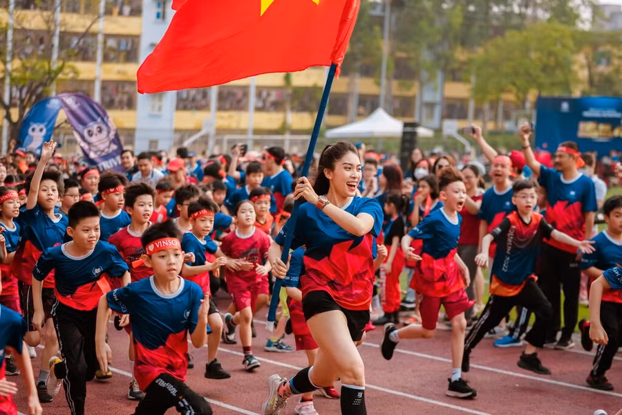 Cùng ngày, Vinschool Metropolis (Hà Nội) cũng tổ chức ngày chạy offline EDURUN 2023 tại Sân vận động trường ĐH Sư phạm. Đây còn là một giải đấu điền kinh khi các cá nhân, tập thểtham gia thi đấu để giành huy chương EDURUN 2023. Cùng ngày, Vinschool Metropolis (Hà Nội) cũng tổ chức ngày chạy offline EDURUN 2023 tại Sân vận động trường ĐH Sư phạm. Đây còn là một giải đấu điền kinh khi các cá nhân, tập thểtham gia thi đấu để giành huy chương EDURUN 2023.