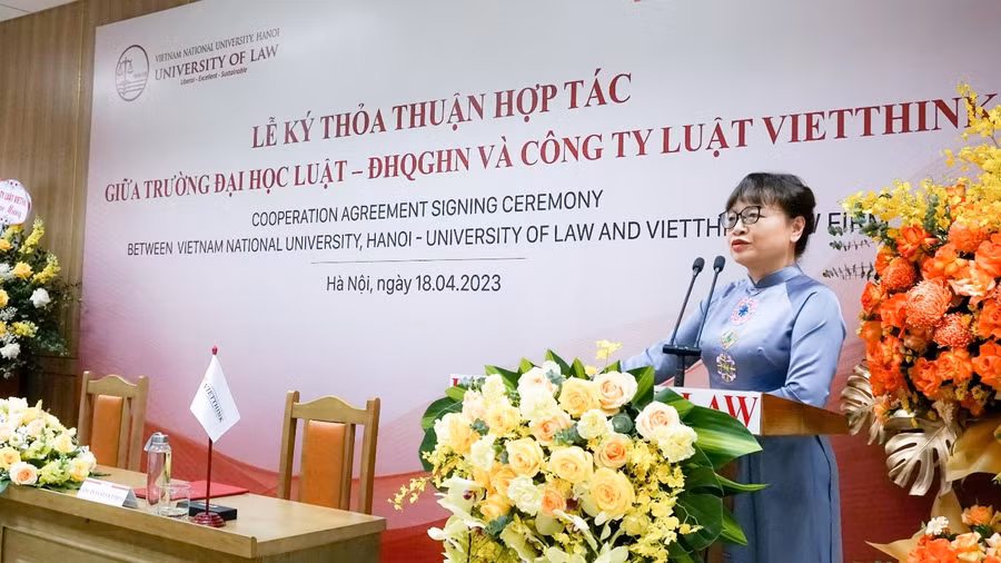 PGS.TS Nguyễn Thị Quế Anh - Hiệu trưởng Trường ĐH Luật (ĐHQGHN) đánh giá cao hiệu quả và ý nghĩa chương trình hợp tác với Công ty Luật Vietthink. PGS.TS Nguyễn Thị Quế Anh - Hiệu trưởng Trường ĐH Luật (ĐHQGHN) đánh giá cao hiệu quả và ý nghĩa chương trình hợp tác với Công ty Luật Vietthink.
