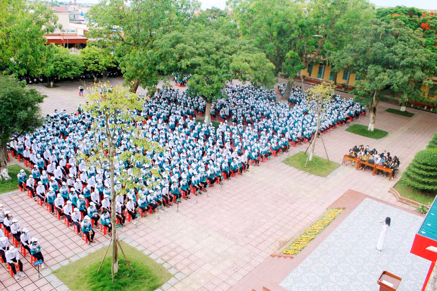 Trường THPT Giao Thủy B đã đào tạo 15 nghìn học sinh ra trường với 48 khóa học