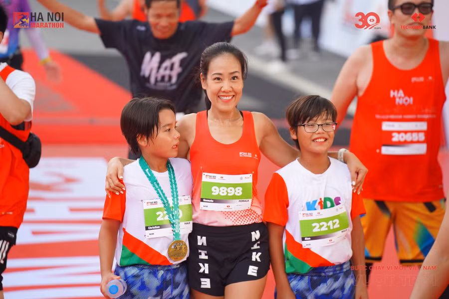 CMO Thái Minh Diễm Tú lan tỏa tinh thần thể thao cùng các con