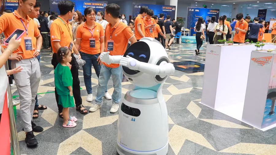 Học sinh có cơ hội tham gia hàng loạt trải nghiệm thú vị tại ngày hội. Học sinh có cơ hội tham gia hàng loạt trải nghiệm thú vị tại ngày hội.