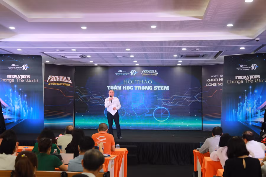 Ông Mai Tấn Linh tại khai mạc Hội thảo “Toán học trong STEM”. Ông Mai Tấn Linh tại khai mạc Hội thảo “Toán học trong STEM”.