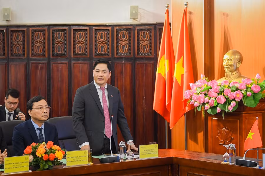 TS. Bùi Hữu Toàn – Bí thư Đảng ủy, Chủ tịch Hội đồng HVNH phát biểu tại buổi Lễ