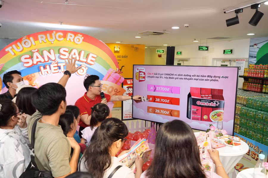 Ra mắt sản phẩm độc quyền WIN Voucher ngay tại sự kiện, đã có đông đảo khách hàng là những vị khách đầu tiên được trải nghiệm sản phẩm này sau khi thắng các trò chơi thú vị, vui nhộn của WinMart Ra mắt sản phẩm độc quyền WIN Voucher ngay tại sự kiện, đã có đông đảo khách hàng là những vị khách đầu tiên được trải nghiệm sản phẩm này sau khi thắng các trò chơi thú vị, vui nhộn của WinMart