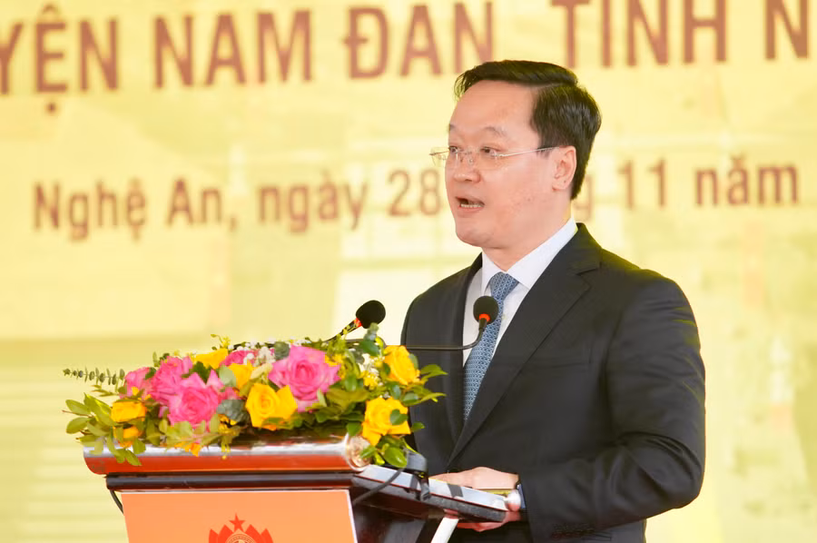 Ông Nguyễn Đức Trung, Phó Bí thư Tỉnh uỷ, Chủ tịch UBND tỉnh Nghệ An phát biểu tại sự kiện. Ông Nguyễn Đức Trung, Phó Bí thư Tỉnh uỷ, Chủ tịch UBND tỉnh Nghệ An phát biểu tại sự kiện.