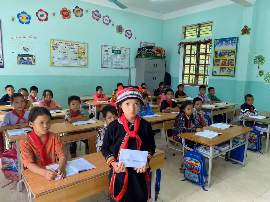 Em Xìn Thị Giang, lớp 5C trường Ngam La Em Xìn Thị Giang, lớp 5C trường Ngam La