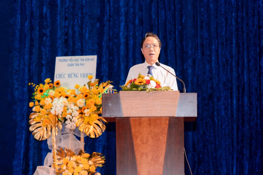 Ông Nguyễn Minh Thiên Hoàng, Phó phòng Tiểu học, Sở GD&amp;ĐT TP.HCM phát biểu tổng kết sân chơi năm học 2022 - 2023.
