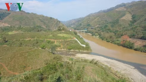 doi thay o noi con song hong chay vao dat viet hinh 2