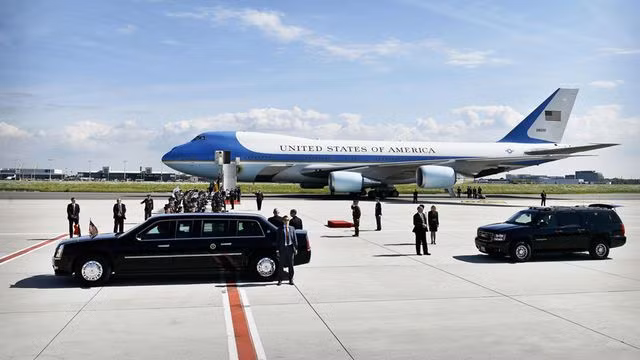 Chuyên cơ chở Tổng thống Donald Trump được “ưu tiên đặc biệt” khi tới Nội Bài - 1