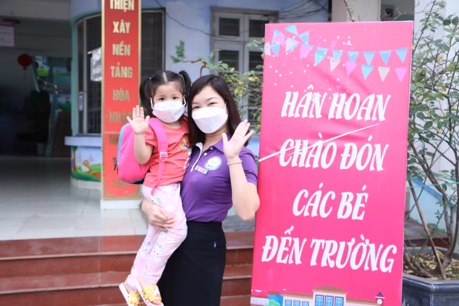 Niềm hạnh phúc với mỗi thầy cô chính là được thấy nụ cười của học sinh mỗi ngày; phụ huynh, xã hội ghi nhận sự nỗ lực của giáo viên.