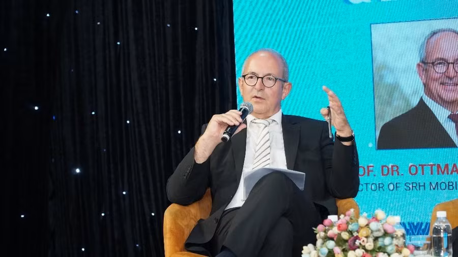 GS. Ottmar Schneck - Hiệu trưởng SRH The Mobile University chia sẻ về trải nghiệm học tập tại Đức. GS. Ottmar Schneck - Hiệu trưởng SRH The Mobile University chia sẻ về trải nghiệm học tập tại Đức.