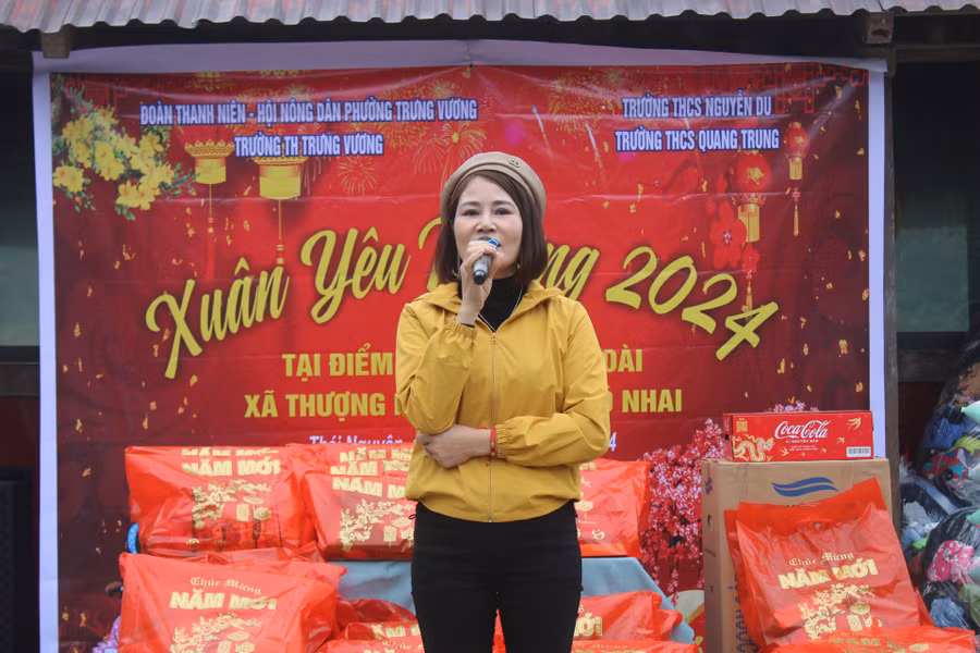 Cô giáo Nguyễn Thanh Mai, Hiệu trường trường Tiểu học Trưng Vương (TP Thái Nguyên) phát biểu tại chương trình. Cô giáo Nguyễn Thanh Mai, Hiệu trường trường Tiểu học Trưng Vương (TP Thái Nguyên) phát biểu tại chương trình.