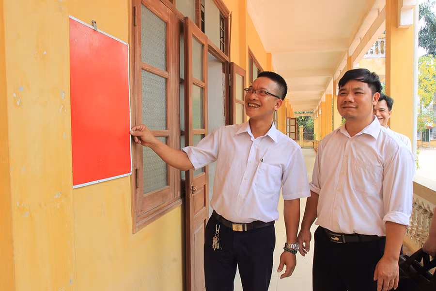 Kiểm tra cơ sở vật chất cho kỳ thi THPT quốc gia tại Trường THPT Quảng Xương 1, Thanh Hóa. 