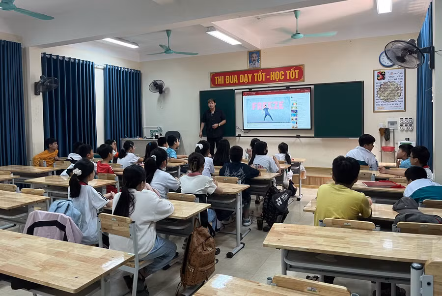 Học sinh được tiếp cận nhiều trang thiết bị hiện đại phục vụ cho việc học. (Ảnh: NT).