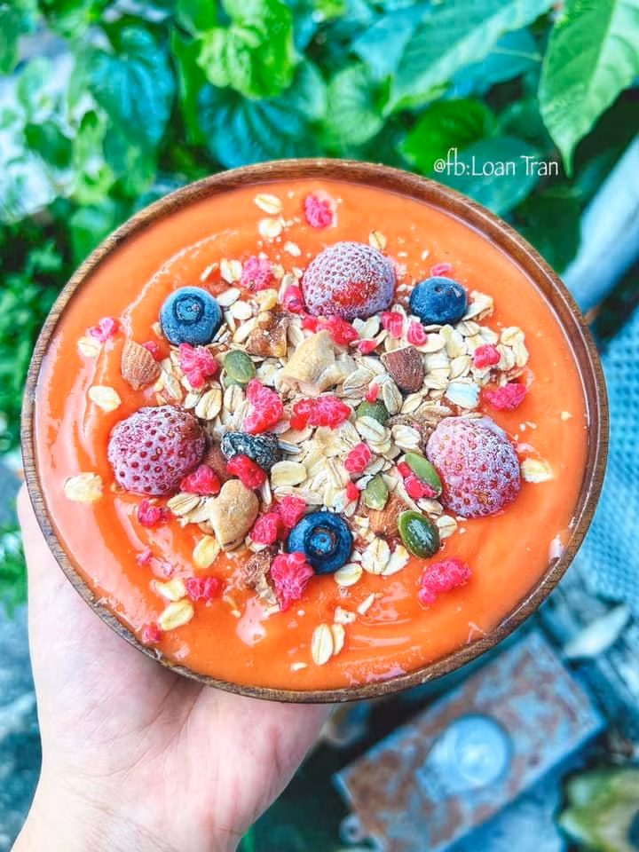 Smoothie: Đu đủ, chuối, nước cam, gai dầu.