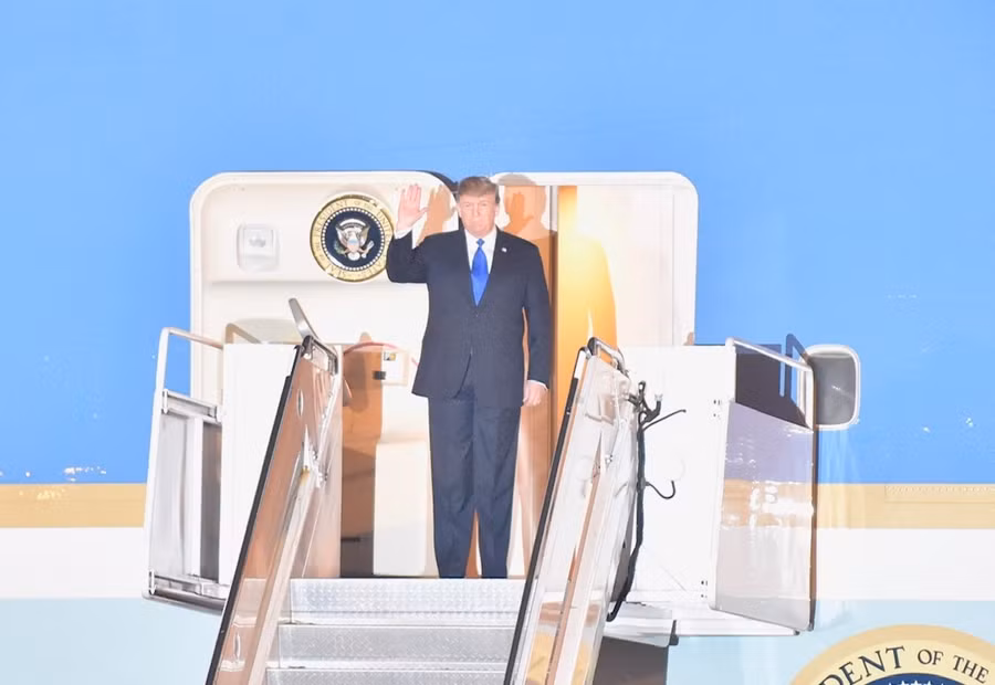 Tổng thống Mỹ Donald Trump đã đến Hà Nội ảnh 2 Tổng thống Mỹ Donald Trump đã đến Hà Nội ảnh 2