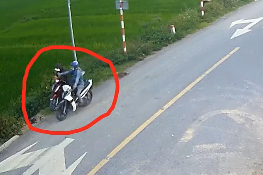 Hình ảnh camera an ninh ghi lại việc Nguyễn Cảnh Phượng cướp giật tài sản của người đi đường.