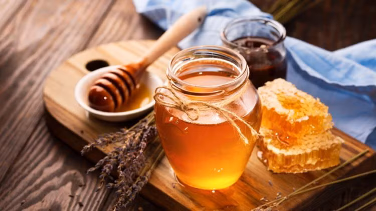 Cách rửa mặt với một giọt mật ong, tạm biệt da khô ráp trong mùa hanh