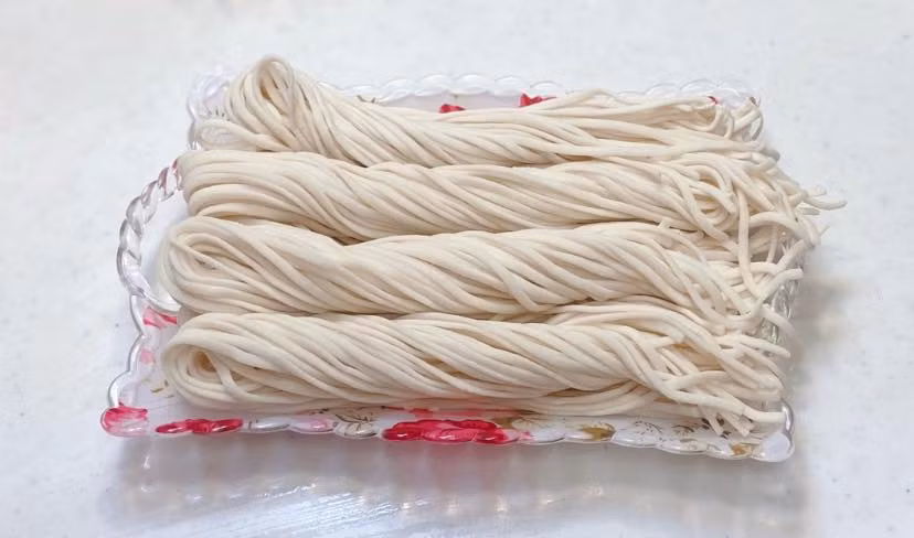 Sợi phở lúc chưa luộc.