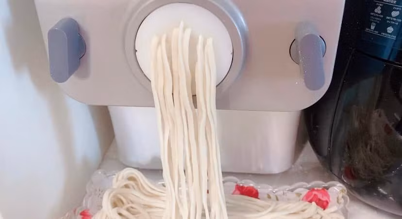 Sợi phở chay ra từ máy phải rời rạc mịn màng là đạt.