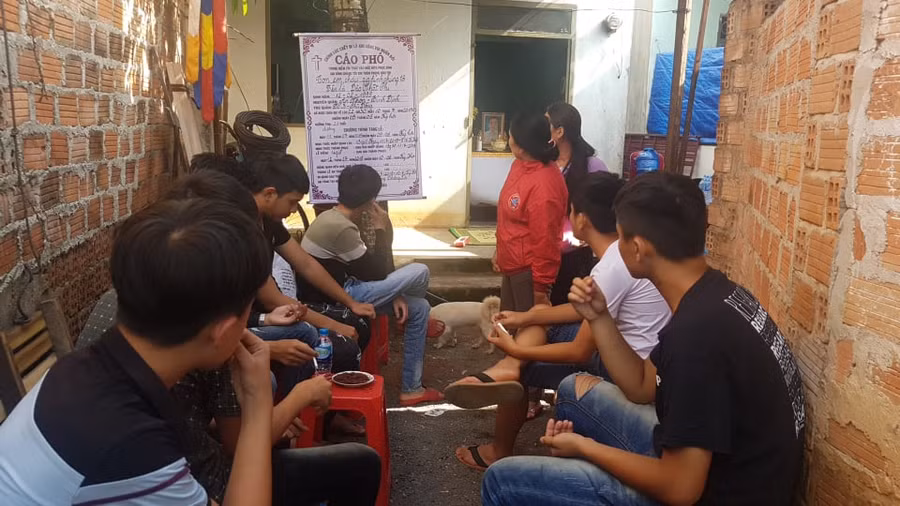 Gia đình tổ chức tang lễ cho nạn nhân. 