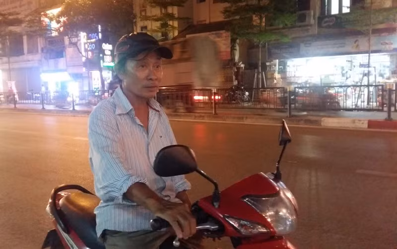Anh Nguyễn Lương Toàn vẫn trung thành với nghề xe ôm truyền thống