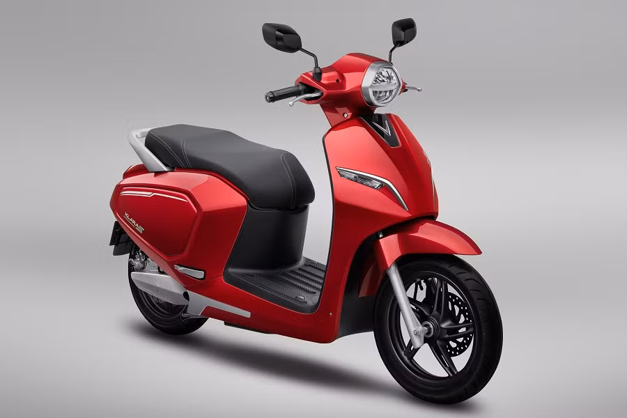 Bên cạnh phần thưởng giành cho tấm huy chương vàng, mỗi thành viên của Đội tuyển bóng đá nữ được tặng 01 xe máy VinFast Klara S trị giá 39,9 triệu đồng.