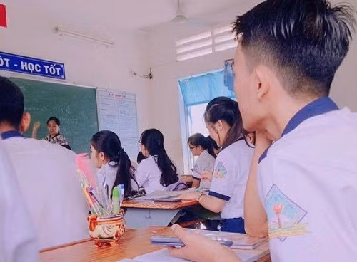 Hộp đựng bút bá đạo. 10-anh-hai-hot-nhat-facebook-trong-ngay-1