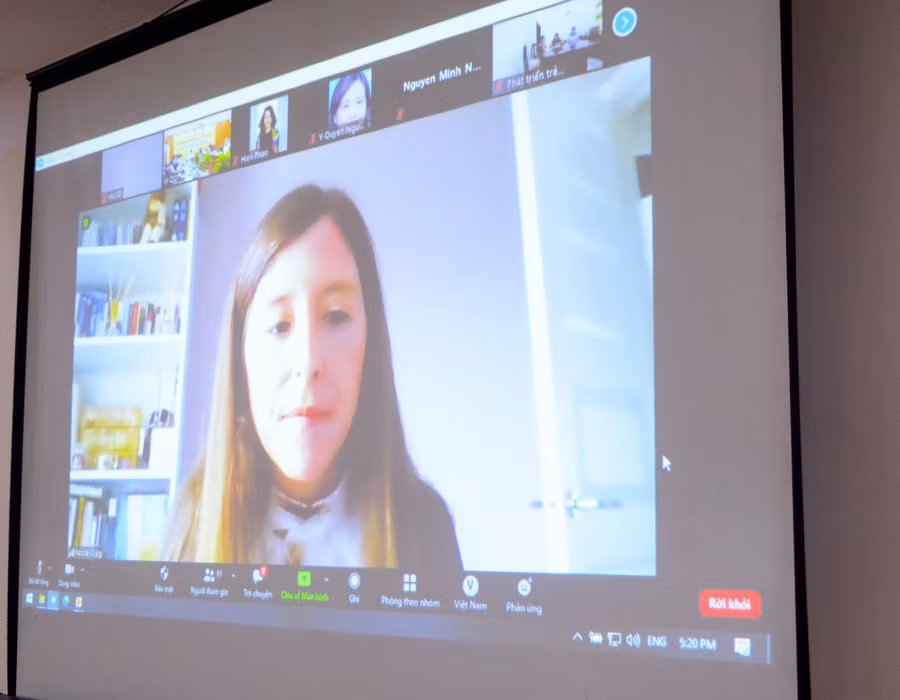 Dr. Nicole Craig- Đại diện QUB
