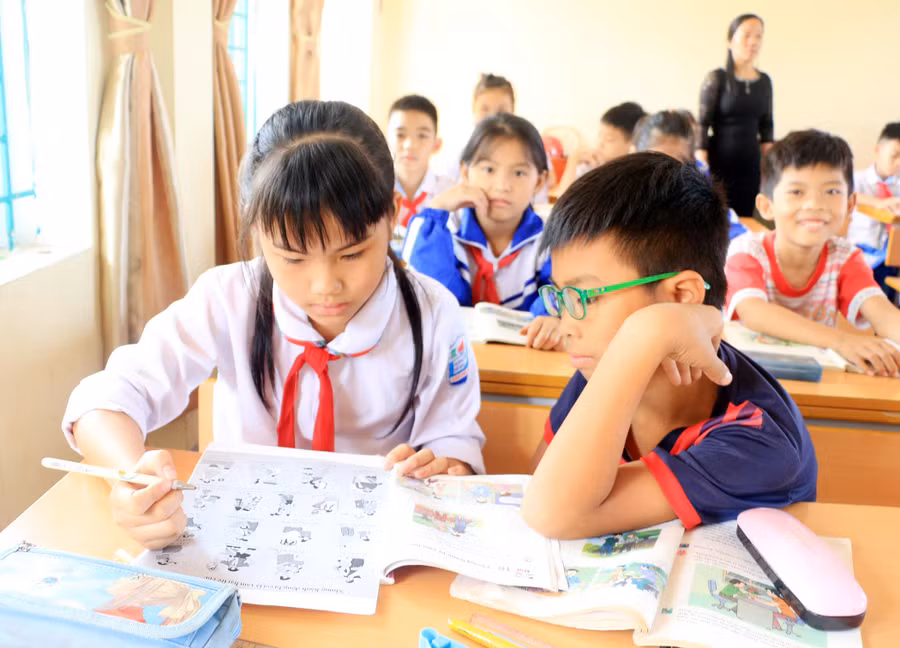 Trong giờ dạy học lồng ghép GD giới tính tại Trường Tiểu học Tân Phương (Đoan Hùng, Phú Thọ)