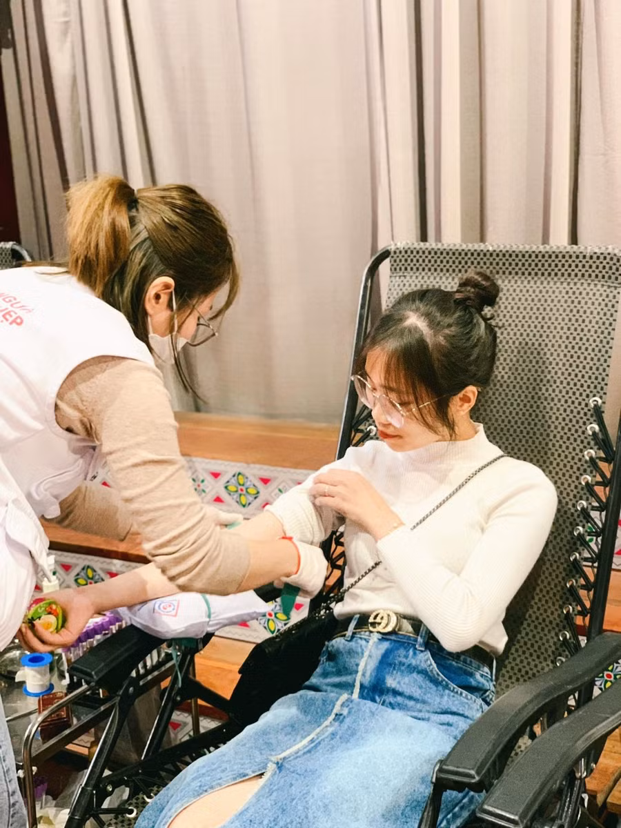 Nữ sinh người dân tộc Tày Lục Hà Anh Tú luôn tích cực tham gia các hoạt động Đoàn, Hội và phong trào thanh niên. Nữ sinh người dân tộc Tày Lục Hà Anh Tú luôn tích cực tham gia các hoạt động Đoàn, Hội và phong trào thanh niên.