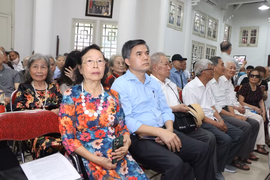 Buổi gặp mặt có sự tham gia của khoảng 200 đại biểu, khách mời.