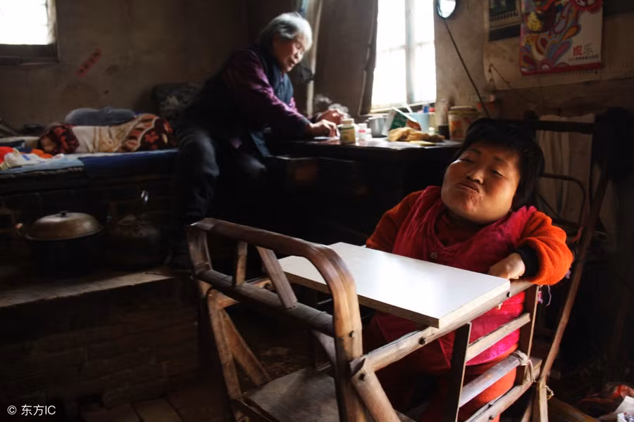 Người mẹ mong con gái tàn tật chết trước mình, con gái cũng mong điều ngược lại vì lý do rơi nước mắt 3