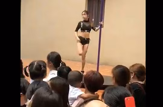 Trung Quốc: Trường mẫu giáo mừng khai giảng bằng... múa cột - Hình 3