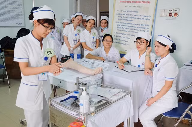 Chăm sóc sức khỏe không đơn thuần là khám chữa bệnh mà là công tác điều dưỡng tổng thể