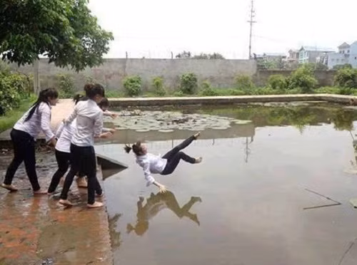 Một pha trượt chân đẹp mắt.