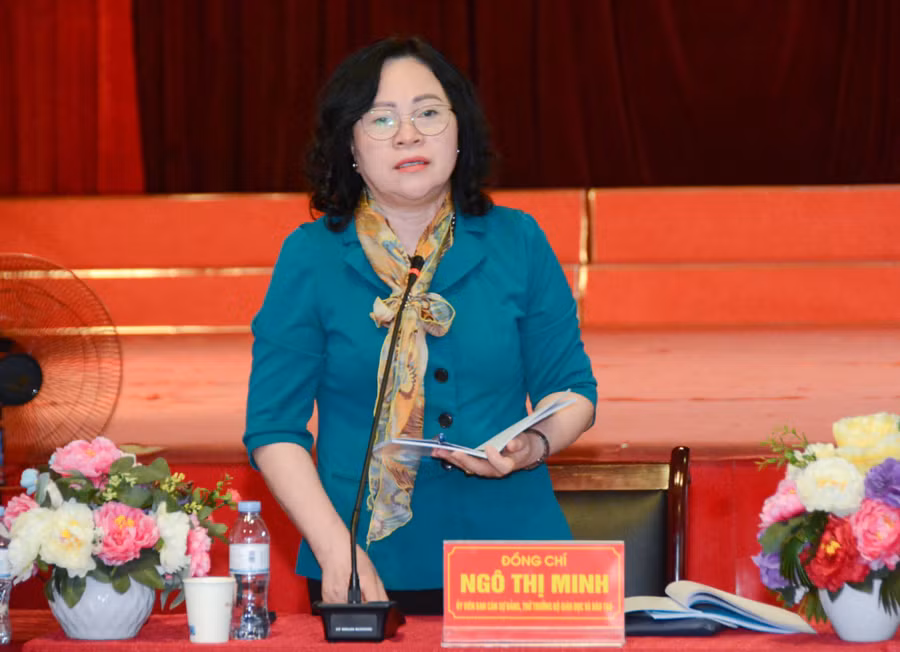 Thứ trưởng Ngô Thị Minh phát biểu tại buổi làm việc.