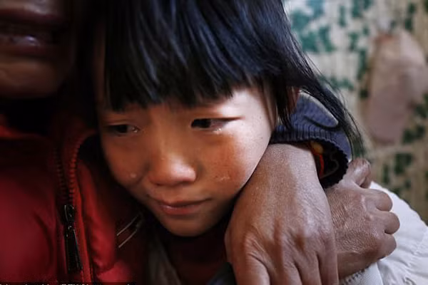 Bắt được cô bé 9 tuổi ăn trộm đồ, nhân viên siêu thị bất ngờ với những gì em lấy đi và câu chuyện xúc động đằng sau - Ảnh 2.
