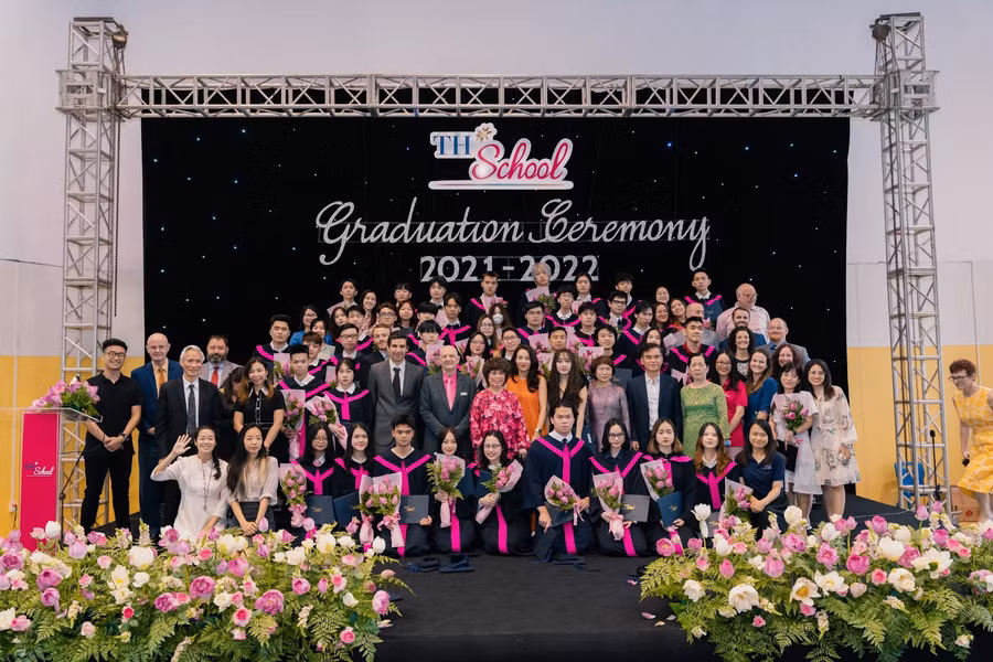 TH School chào đón những sinh viên năm 1 về dự lễ tốt nghiệp đặc biệt 