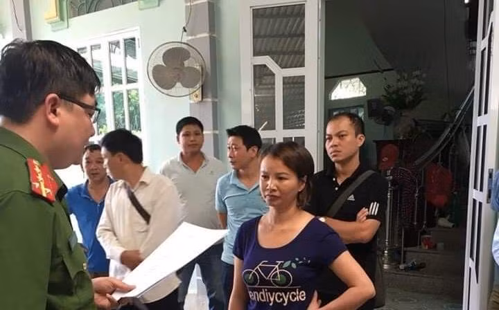 Cơ quan CSĐT đọc lệnh bắt người