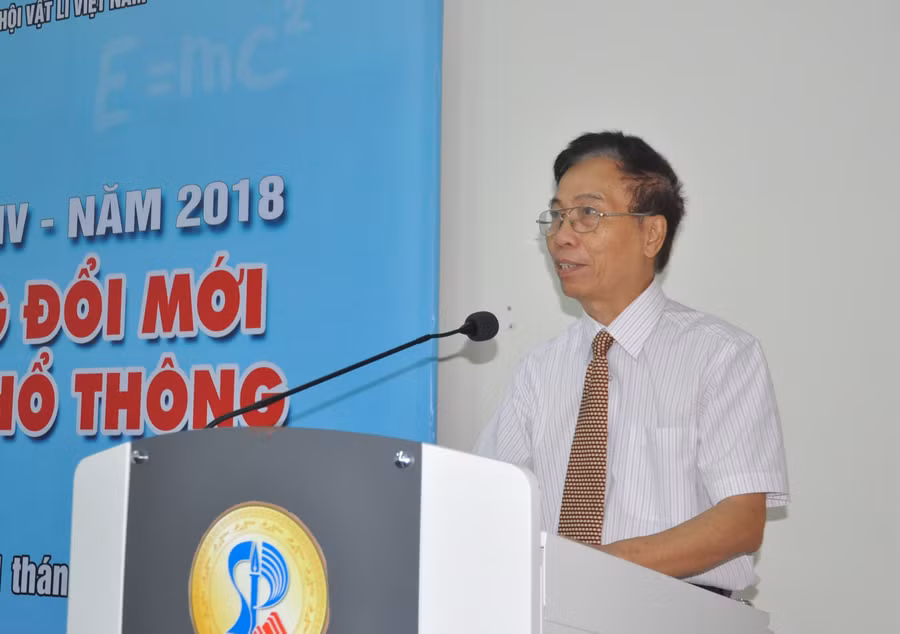PGS.TSKH, Nhà giáo nhân dân Nguyễn Thế Khôi phát biểu PGS.TSKH, Nhà giáo nhân dân Nguyễn Thế Khôi phát biểu
