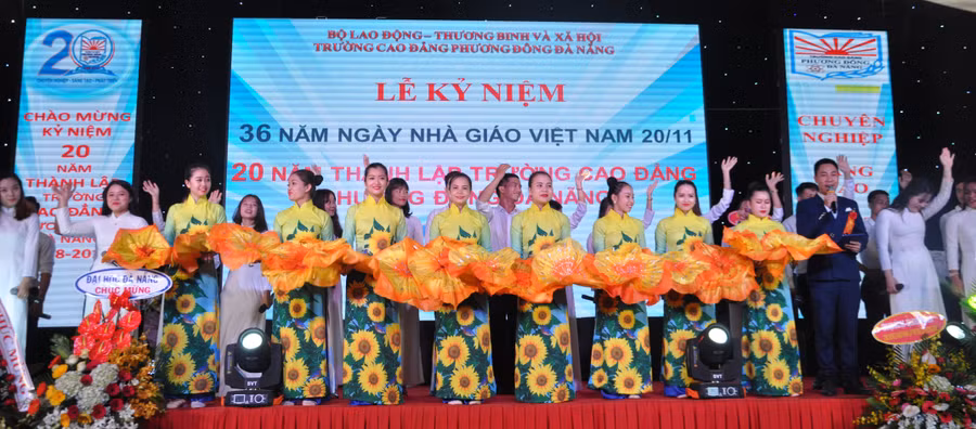 Trường CĐ Phương Đông long trọng tổ chức kỷ niệm 20 năm thành lập.